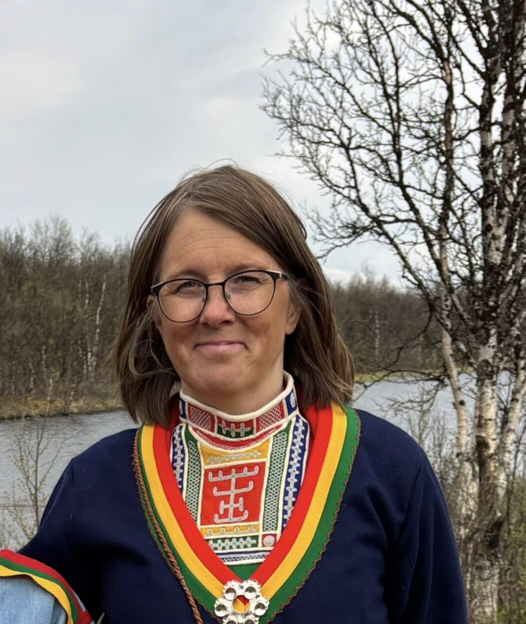 21086